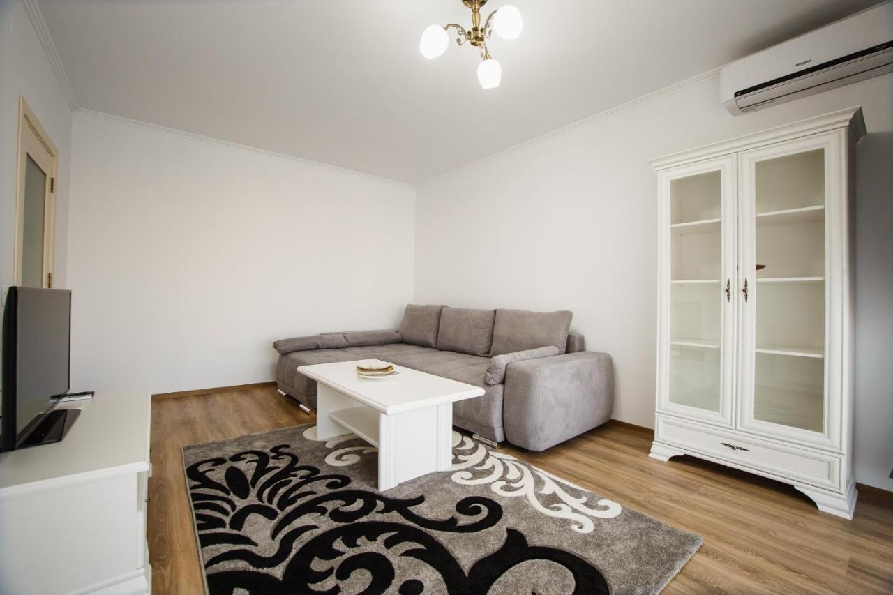 Bright & Elegant Central Apartment Oradea Exteriör bild
