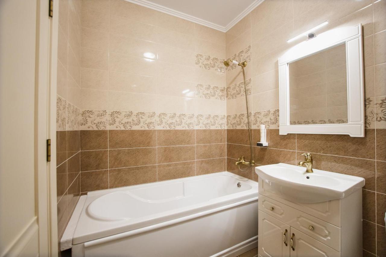 Bright & Elegant Central Apartment Oradea Exteriör bild